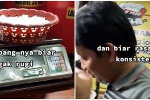 Cara unik penjual nasi goreng takar nasi, enggak mau rugi