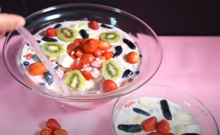 Kreasi dessert dari buah ala 9 seleb, cocok jadi camilan sehat