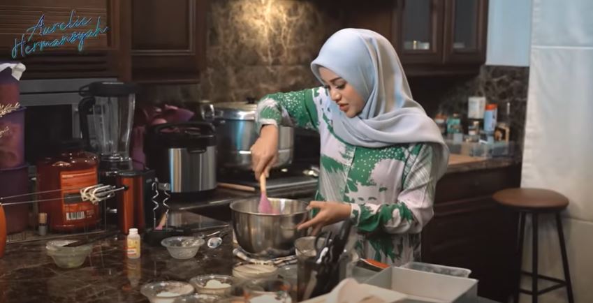 9 Tips bikin dessert box ala Aurel Hermansyah, anti gagal