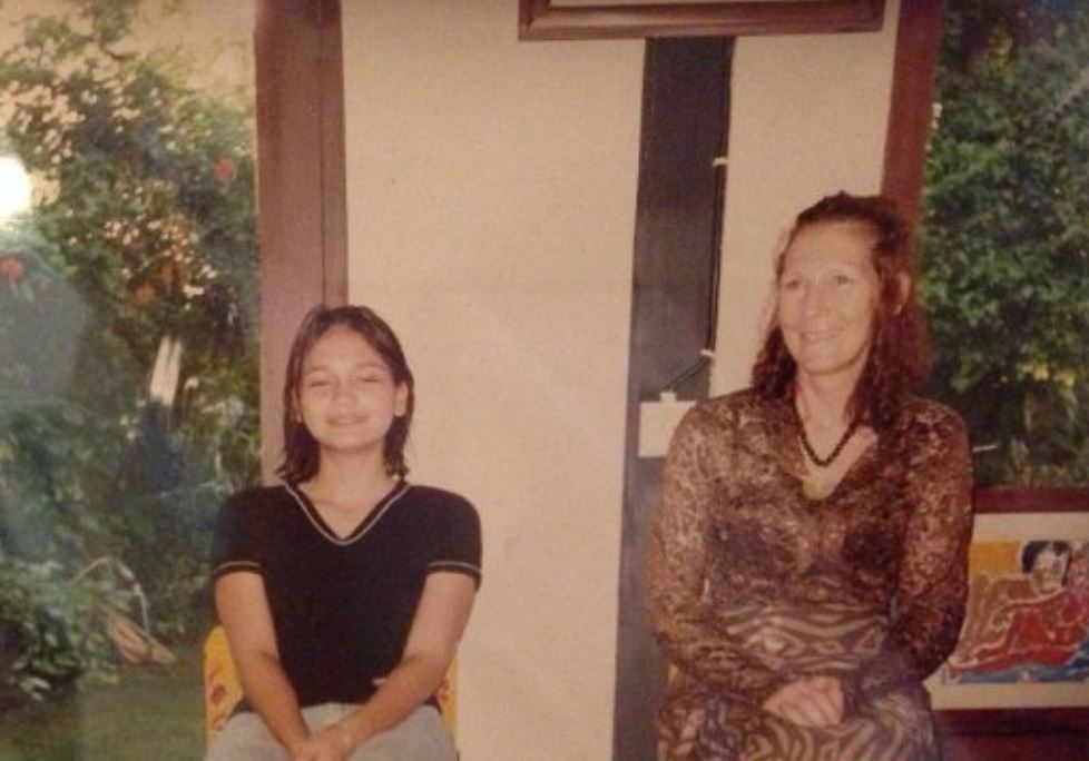 Jarang terekspos, ini 7 potret masa muda ibunda Luna Maya yang menawan