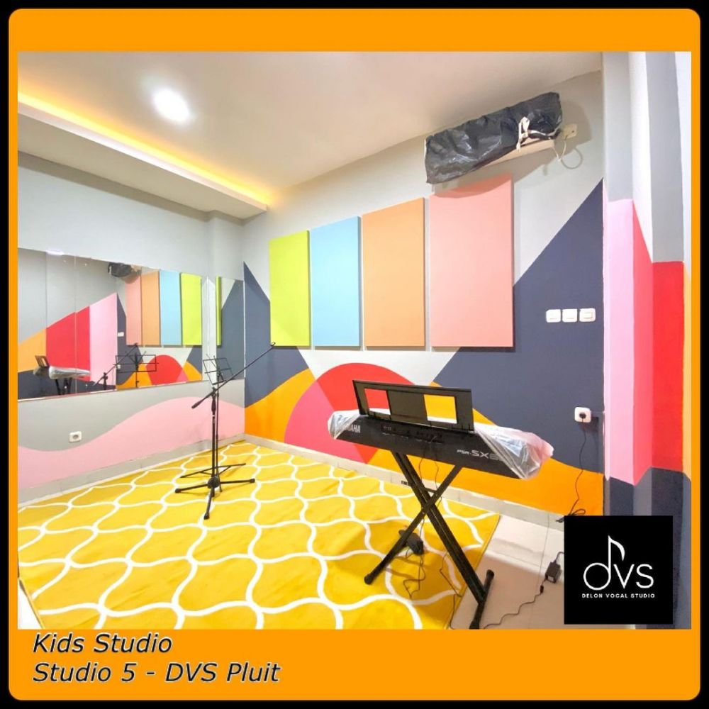 Bangun sekolah musik, intip 9 penampakan studio vokal Delon