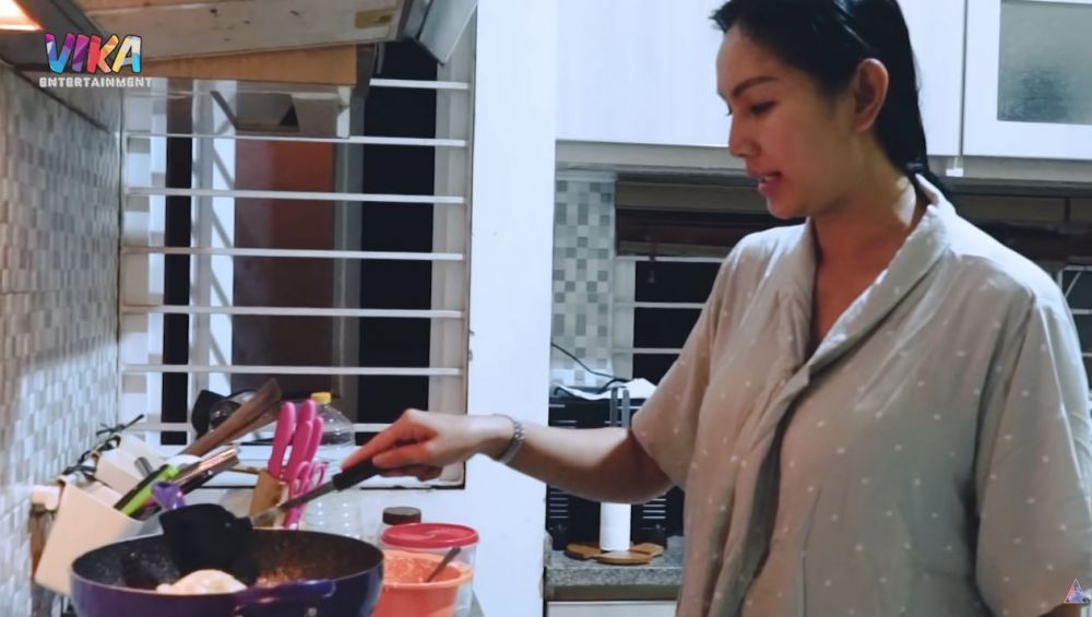 7 Momen Kalina Oktarani ngidam, minta password HP sampai bagi uang