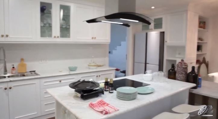 11 Penampakan detail rumah Olivia Zalianty, nuansanya asri