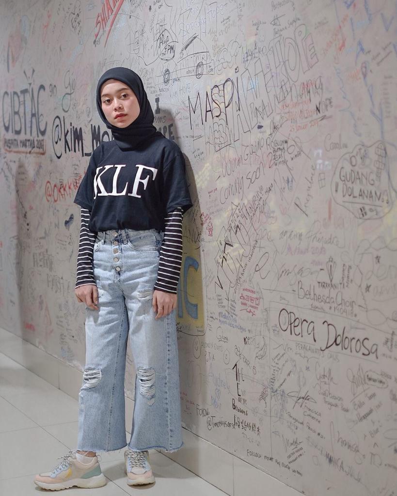 11 Gaya casual Lesty Kejora mengenakan jeans, jadi inspirasi OOTD