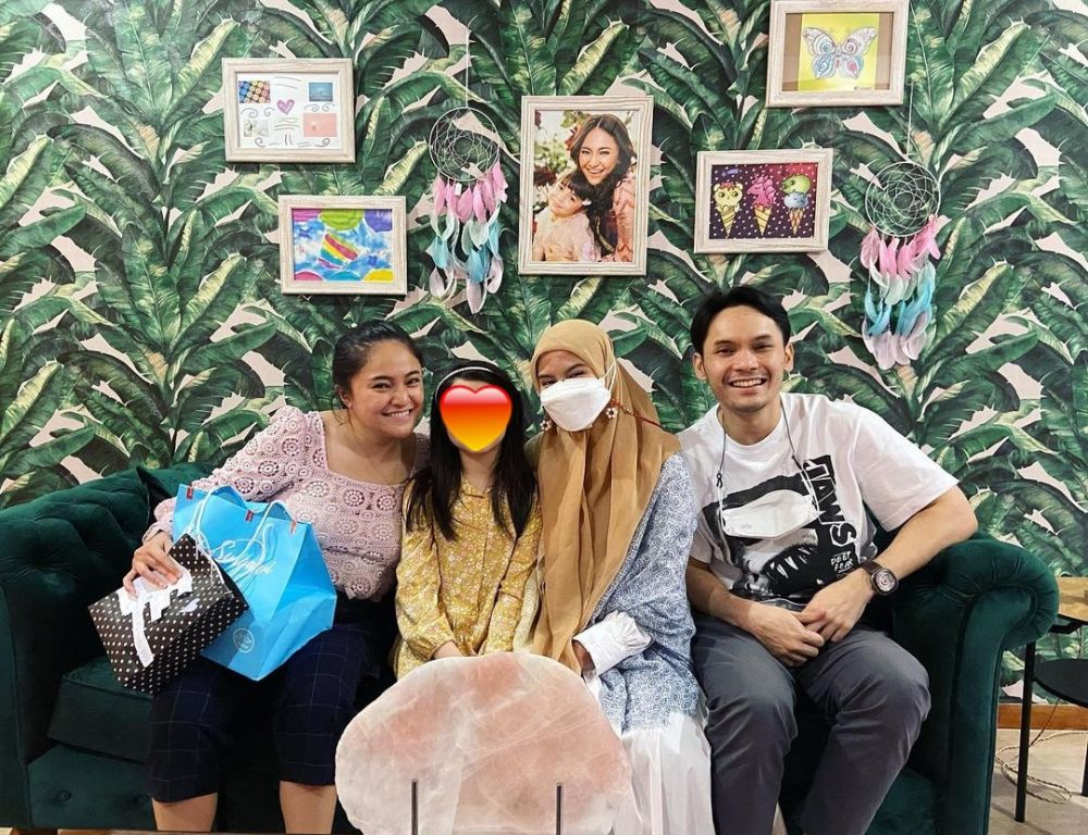 Ultah ke-32, Marshanda rayakan bareng keluarga dan Ben Kasyafani