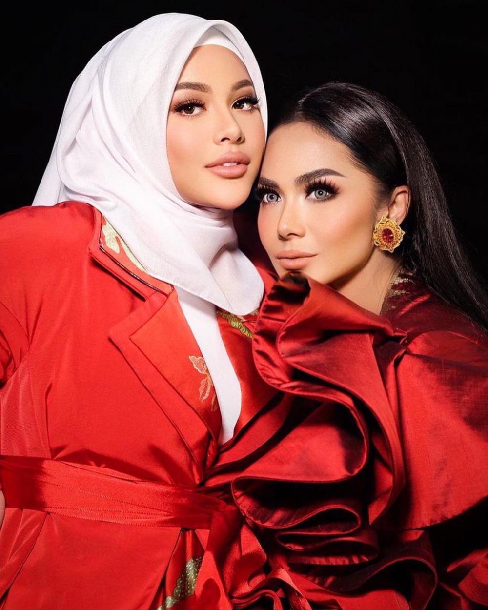 7 Gaya pemotretan Aurel & Krisdayanti, parasnya bak pinang dibelah dua