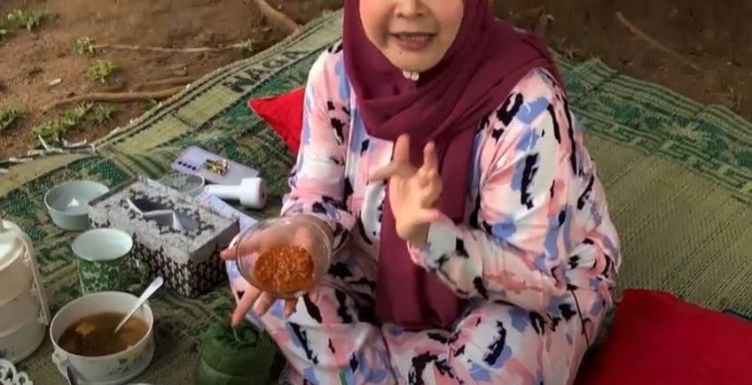 Lama tak terlihat, 11 momen kulineran Ulfa Dwiyanti ini curi perhatian