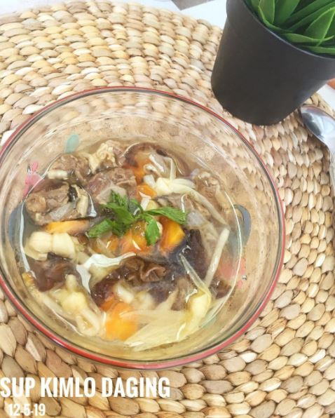21 Resep sup kimlo, gurih, segar, dan cocok buat makan siang