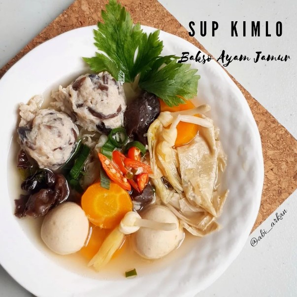 21 Resep sup kimlo, gurih, segar, dan cocok buat makan siang