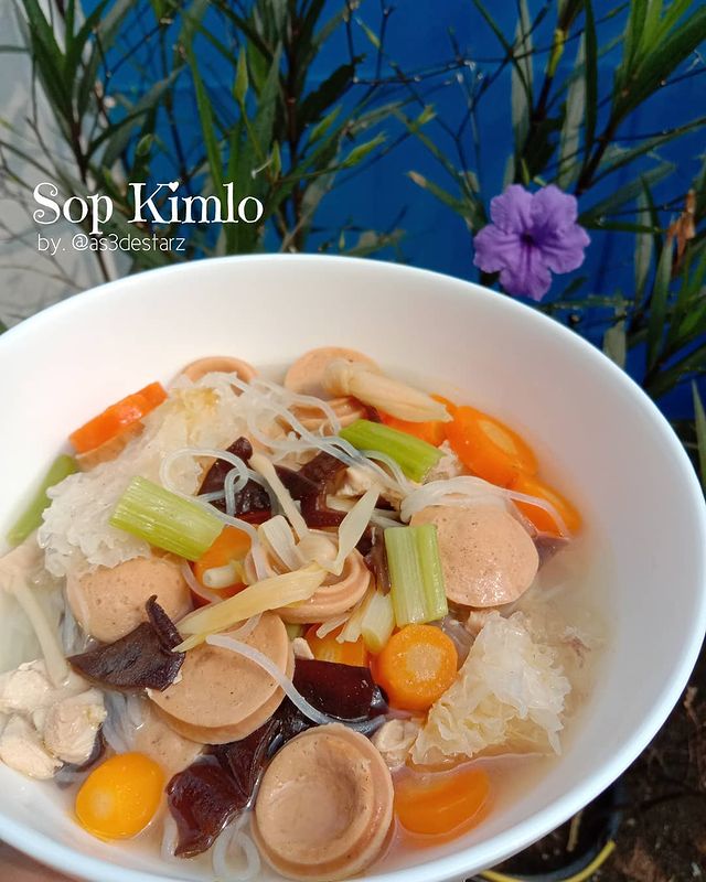 21 Resep sup kimlo, gurih, segar, dan cocok buat makan siang