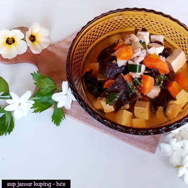 21 Resep sup kimlo, gurih, segar, dan cocok buat makan siang