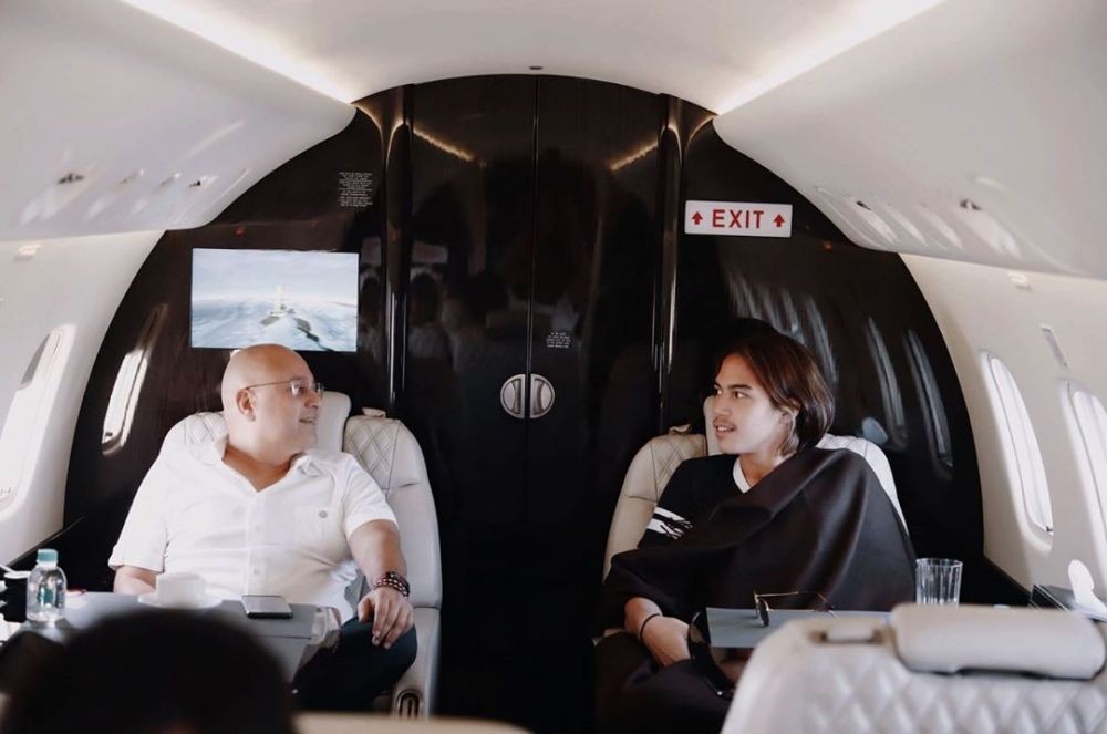 9 Potret kedekatan Irwan Mussry dan El Rumi, disebut mirip