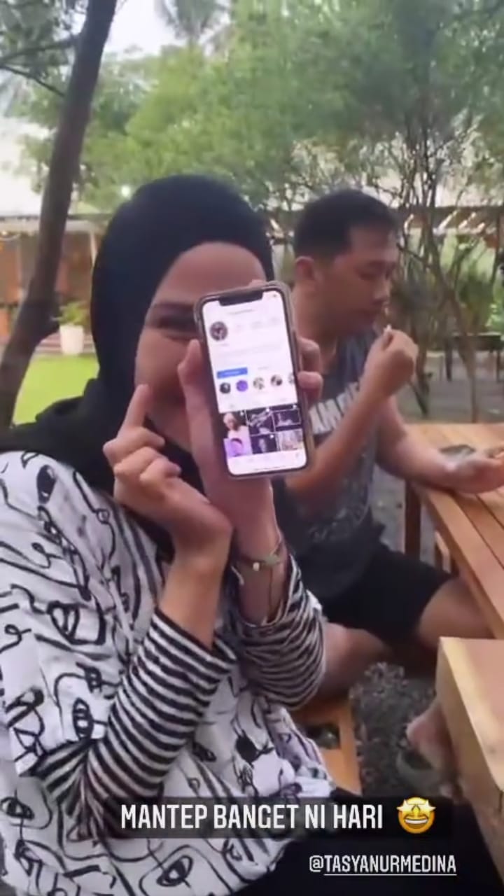 Momen Zaskia Adya Mecca di-notice artis idola, sampai histeris