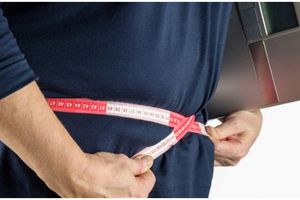 9 Cara mengecilkan perut selama PPKM, banyak minum air putih