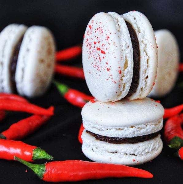 Bentuknya menggoda, 11 kue ini punya rasa super nyeleneh