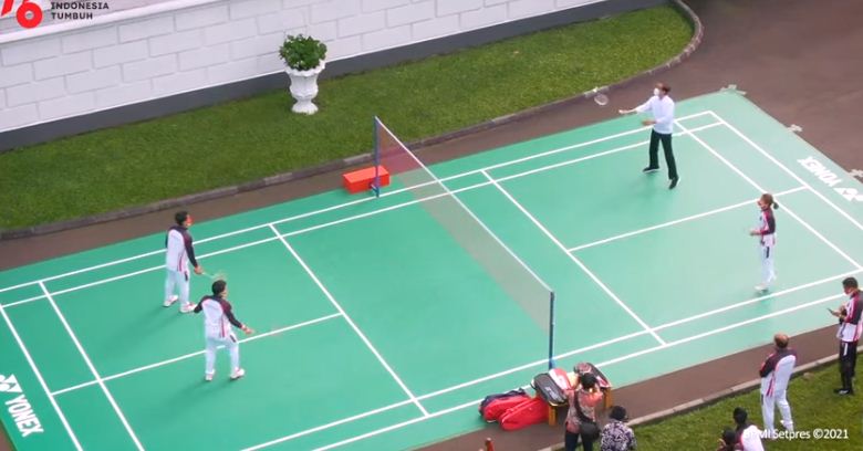 5 Momen Jokowi bulutangkis lawan Anthony Ginting di Istana Bogor