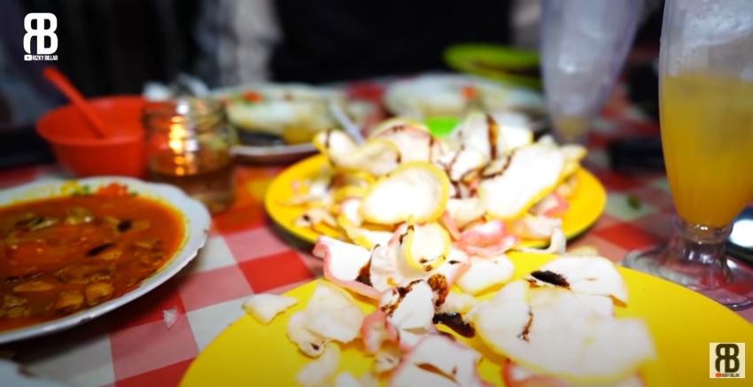 7 Momen Lesty-Billar kulineran di pinggir jalan, romantis