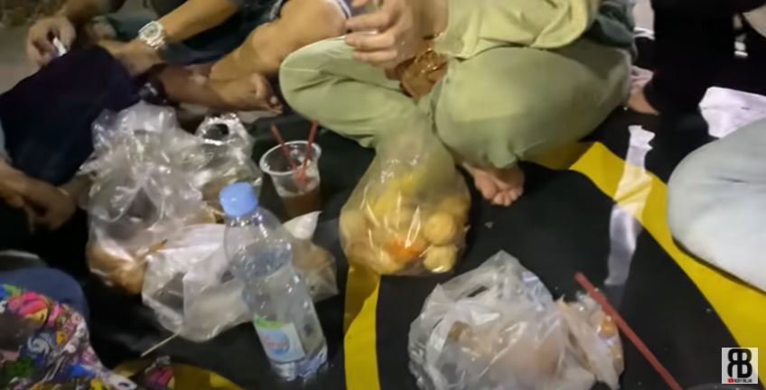 7 Momen Lesty-Billar kulineran di pinggir jalan, romantis