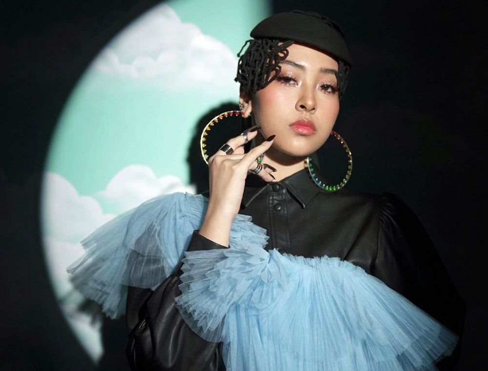 Jinan Laetitia kembali rilis single anyar pop quirky dan eksentrik