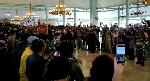 11 Momen pemakaman Raja Mangkunegara IX menggunakan adat Mataram