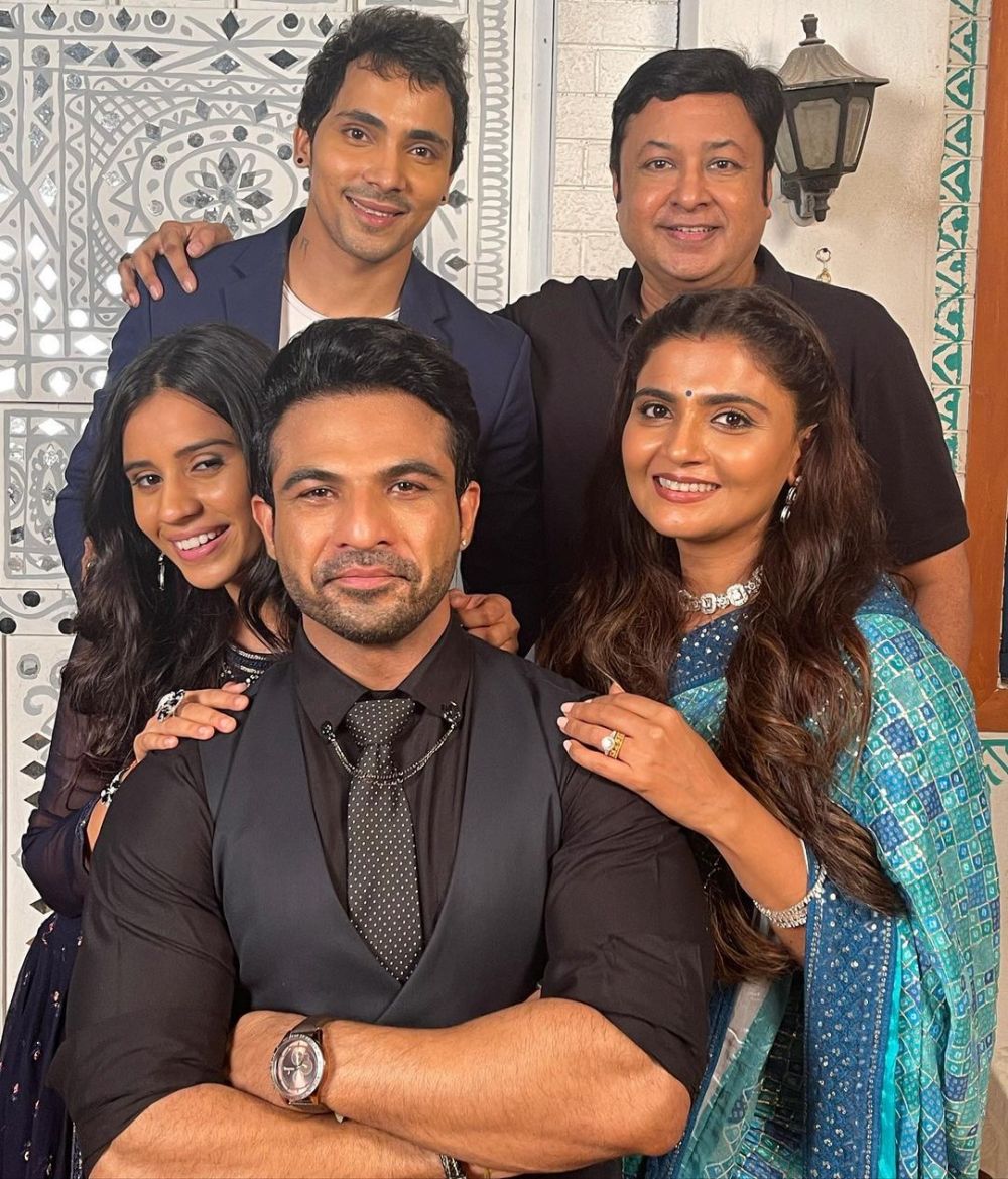 Bintangi serial terbaru, ini 9 potret pemain Gopi saat syuting