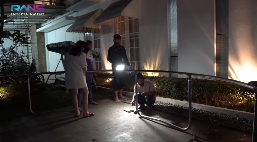 11 Momen kejutan ulang tahun Rafathar, isi kuenya jadi sorotan