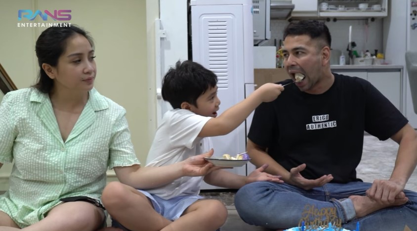 11 Momen kejutan ulang tahun Rafathar, isi kuenya jadi sorotan