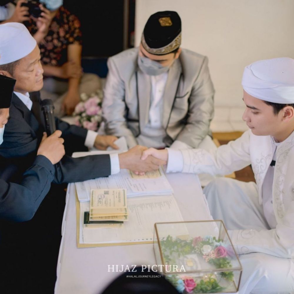 Baru diekspos, ini 9 momen pernikahan Alvin Faiz dan Henny Rahman