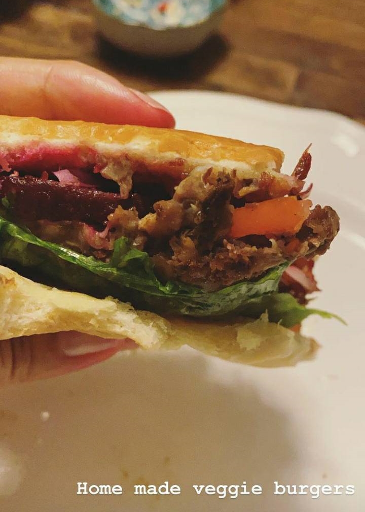 9 Makanan vegan Nadya Hutagalung, ganti daging dengan sayur