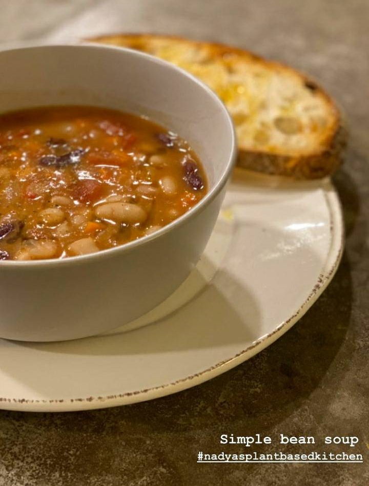 9 Makanan vegan Nadya Hutagalung, ganti daging dengan sayur