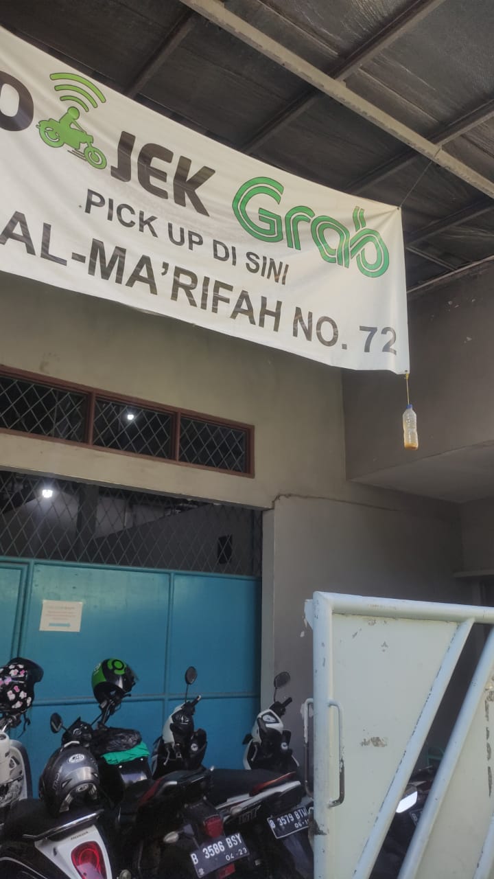 11 Pemberitahuan buat kurir dan driver ojek ini kocak abis