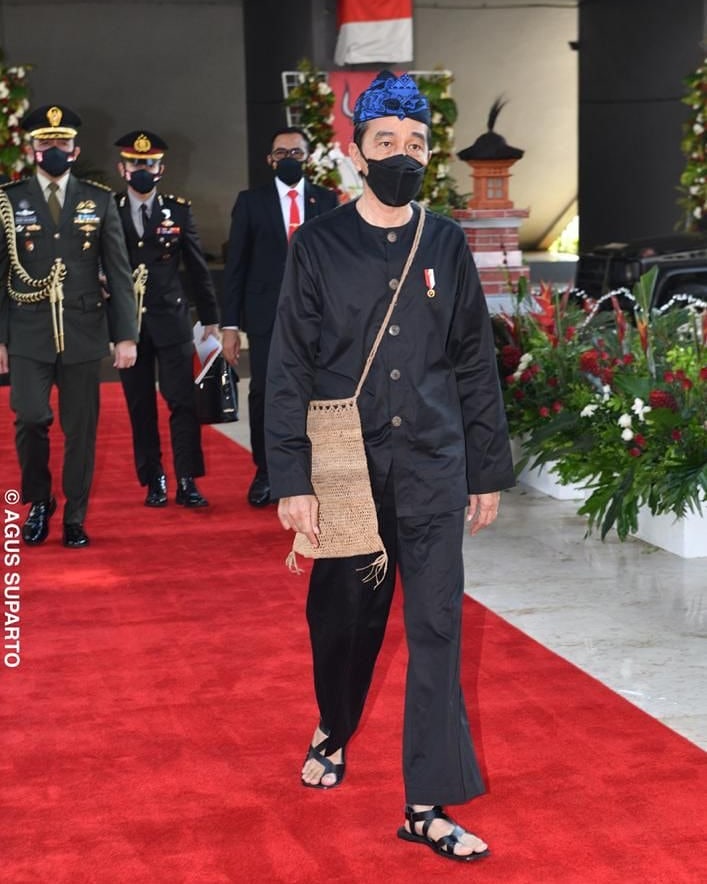 Penjelasan Jokowi soal kebijakan atasi pandemi Covid-19 selalu berubah