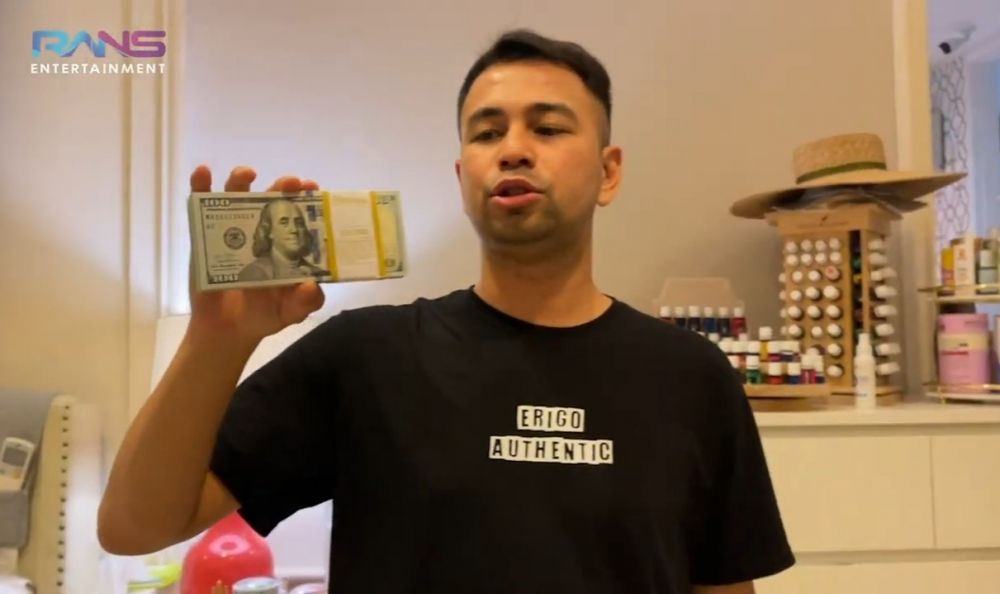 7 Kado ulang tahun ke-6 Rafathar, ada uang satu gepok 100 dollar AS