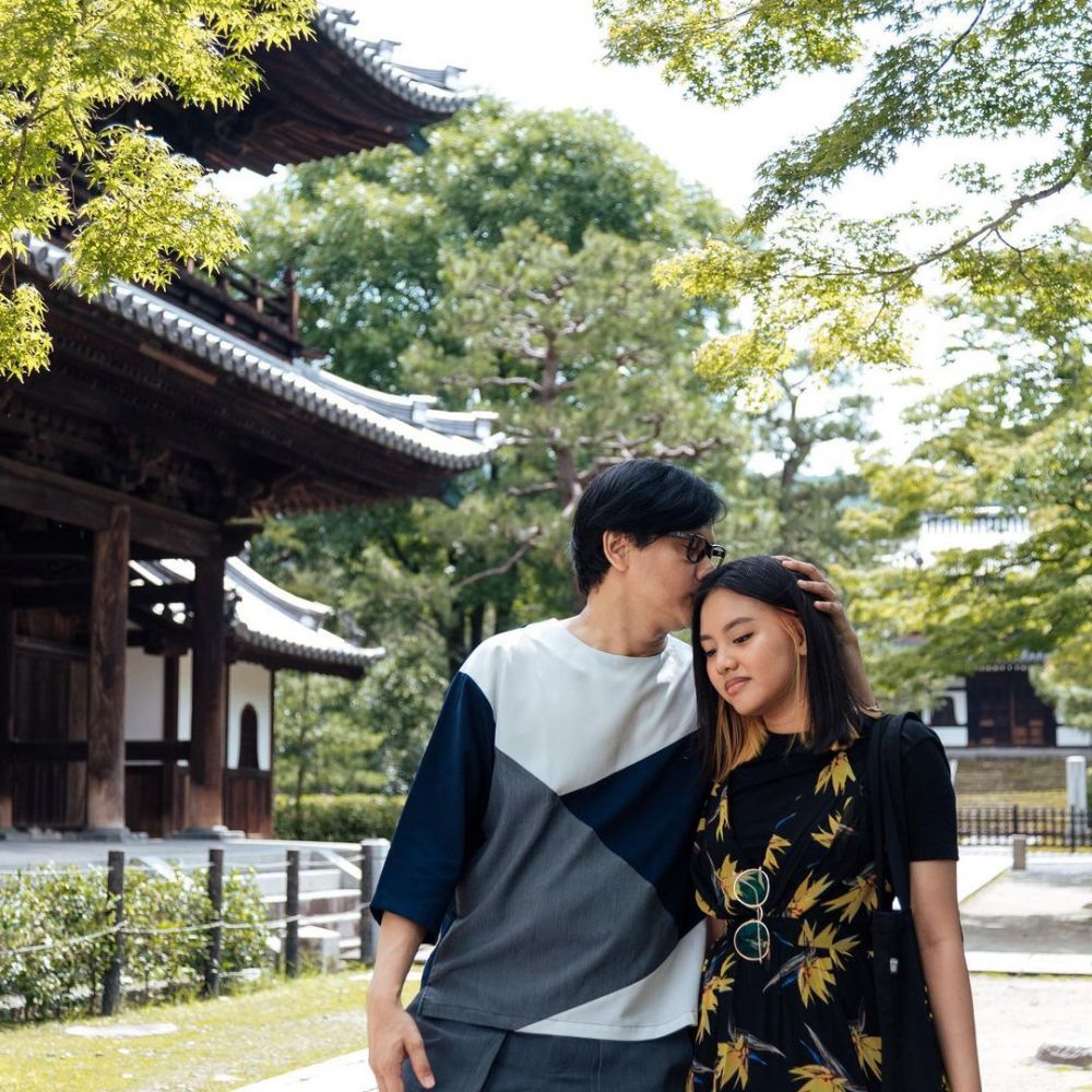 13 Potret vokalis band Tanah Air bareng putrinya, curi perhatian