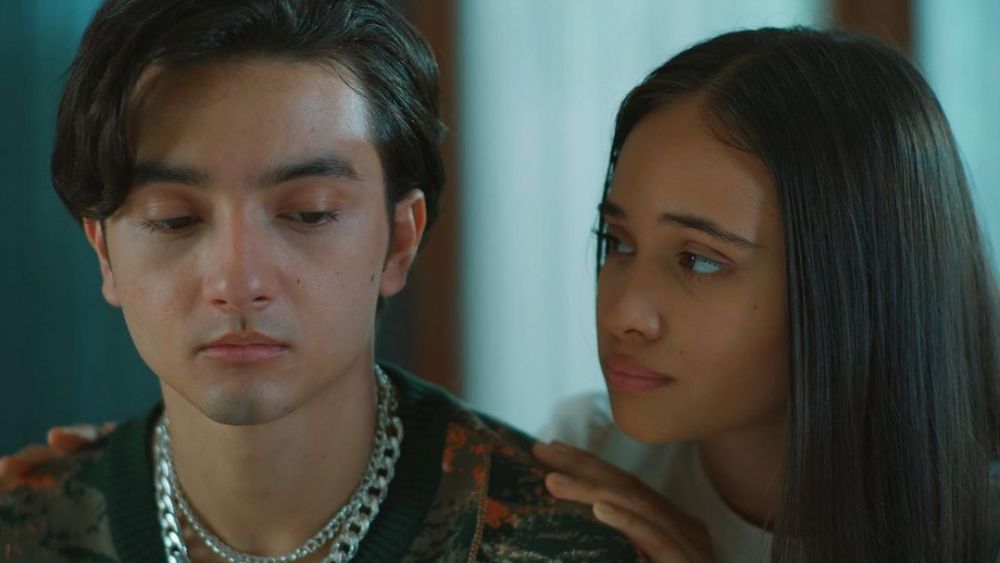 Momen mesra 13 pasang seleb di web series, chemistry-nya bikin baper