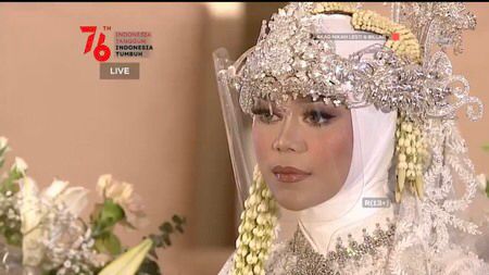 7 Detail penampilan Lesty Kejora di akad nikah, kebayanya penuh makna