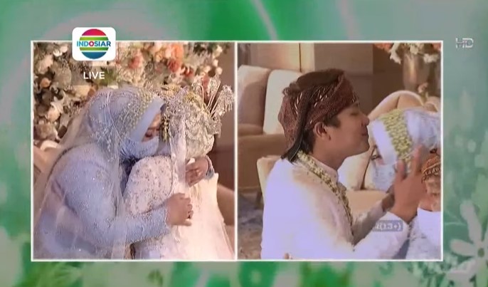 9 Momen haru sungkeman Lesty Kejora dan Rizky Billar di akad nikah