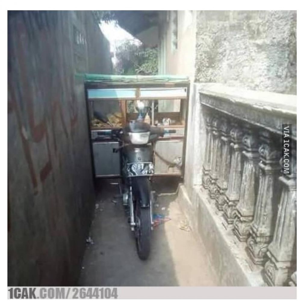 13 Momen lucu di gang sempit ini bikin auto ngelus dada