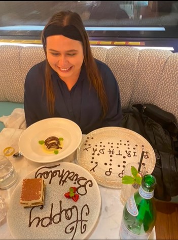 Restoran ini bikin tulisan braille dari cokelat untuk tunanetra, keren