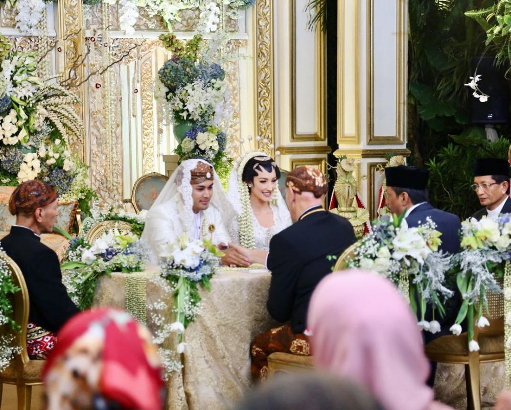 9 Foto pernikahan Varsha Strauss & Panji Trihatmodjo, jarang terekspos