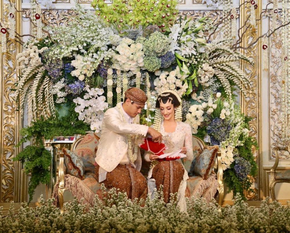 9 Foto pernikahan Varsha Strauss & Panji Trihatmodjo, jarang terekspos