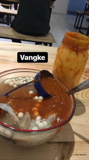 11 Potret lucu orang saat makan mie ayam ini bikin geleng kepala