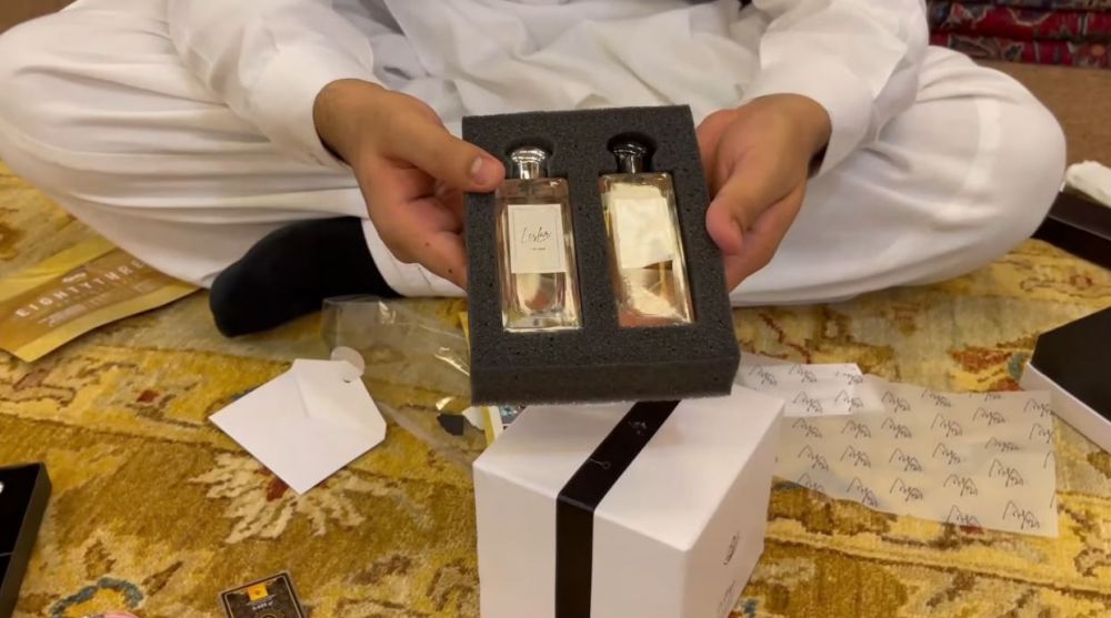 7 Potret isi suvenir akad nikah Lesty dan Billar, ada kalung kesehatan