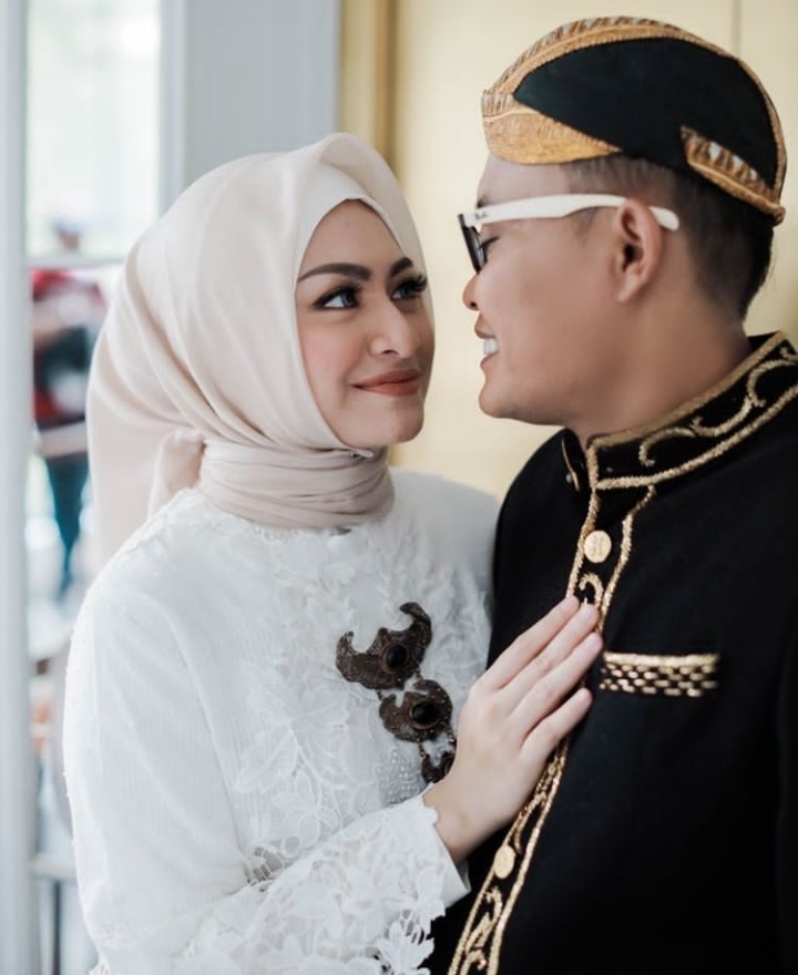 Pernikahan 7 seleb dengan maskawin paling fantastis, Lesty Rp 1 M