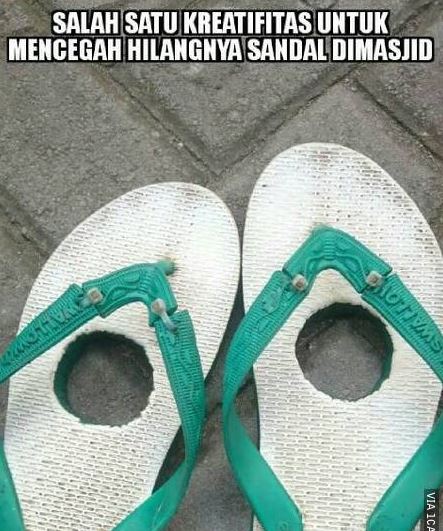 11 Meme lucu pakai sandal ini bikin ngangguk setuju