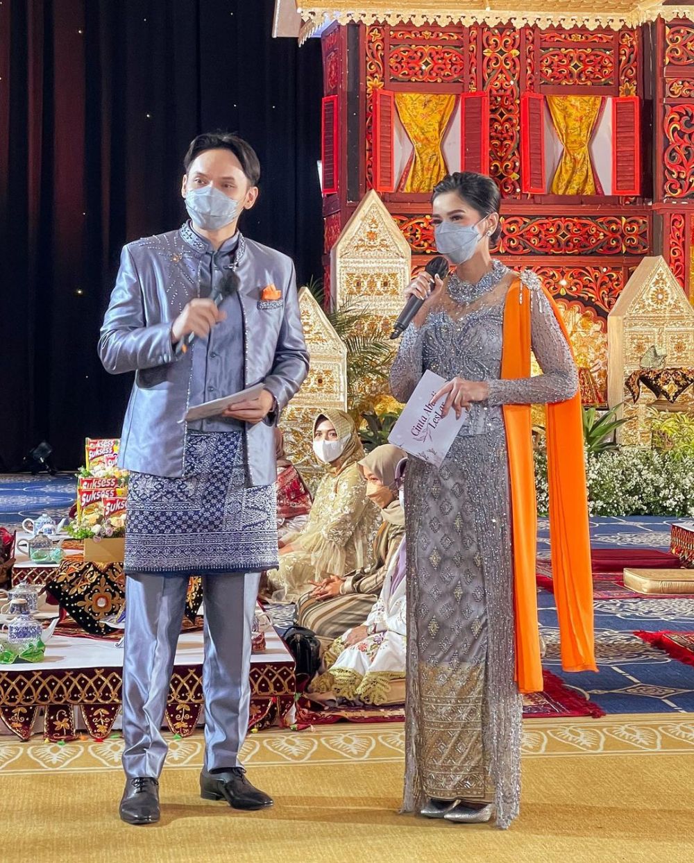 Gaya 7 seleb jadi host rangkaian acara pernikahan Lesty dan Billar