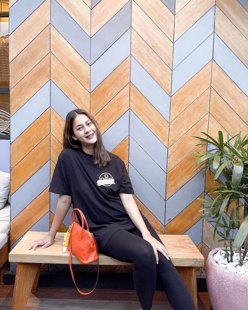 9 Potret Paula Verhoeven pamer baby bump, auranya kian terpancar