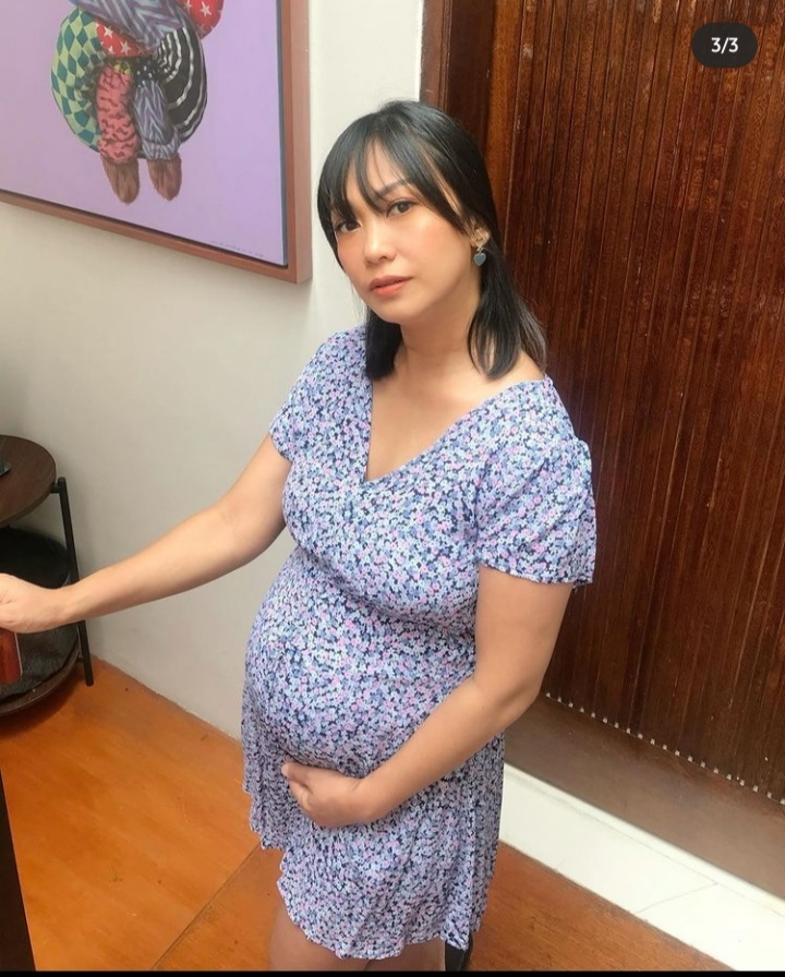 11 Pesona Nola B3 tunjukkan baby bump, usia 43 tahun hamil anak ke-4