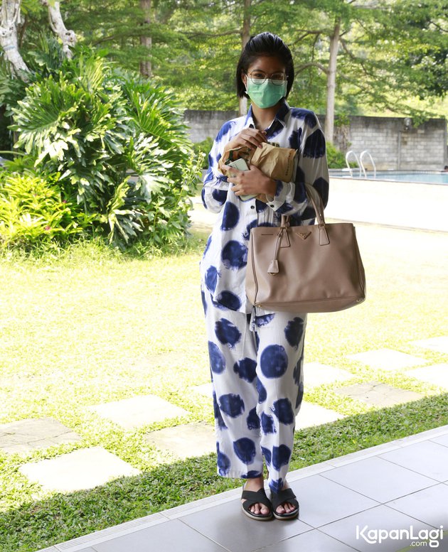 9 Gaya Hana Saraswati ke lokasi syuting 'Buku Harian Seorang Istri'