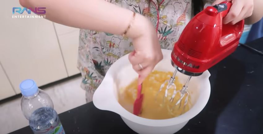 7 Langkah bikin fluffy pancake ala Nagita Slavina, lembut maksimal